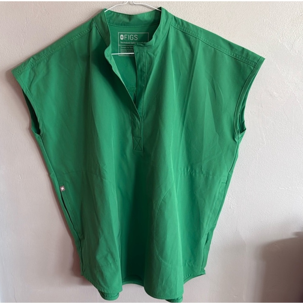 **SOLD** FIGS Rafaela Safety Green XS Scrub Top